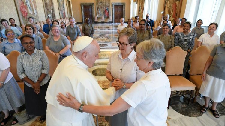 MAP Francis meets with Claretian Missionary Sisters