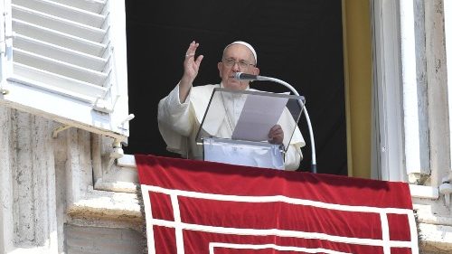 El Papa en el Ángelus: Buscar, encontrar y abrazar a Jesús con todo nuestro ser