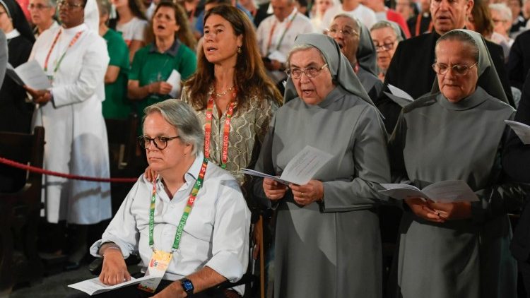 MAP Francis leads Vespers at Lisbon's Jeronimus Monastery