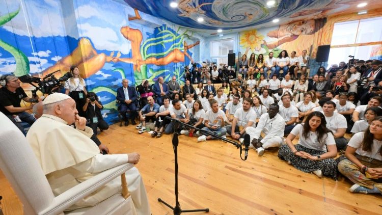 Encuentro del Papa con los ᨮԱ de Scholas durante su Viaje Apostlico a Portugal con ocasin de la JMJ Lisboa 2023