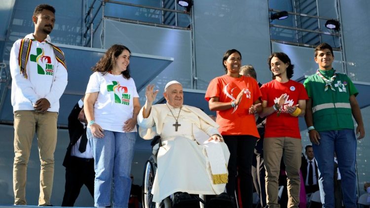 MAP Francis with young people on the stage for the opening ceremonies