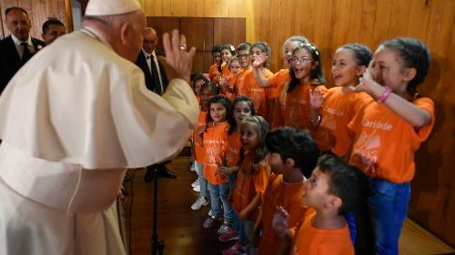 El Papa a representantes de caridad: el amor concreto es ese que se ensucia las manos