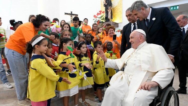 MAP Francis' encounter with charitable workers in Portugal