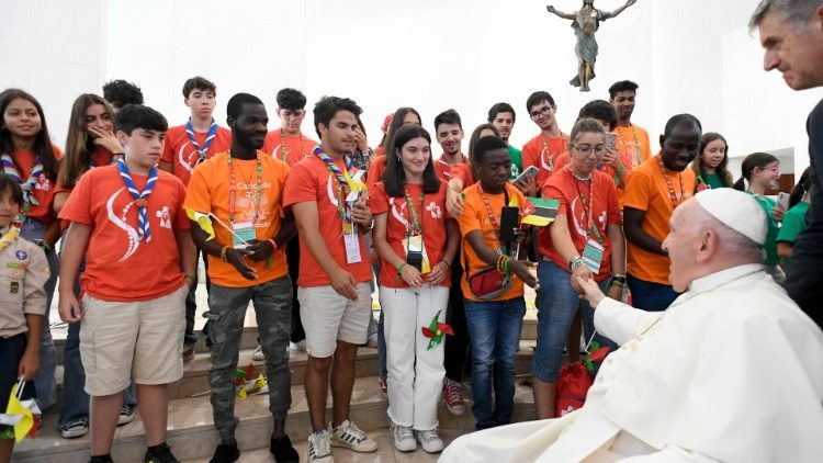 MAP Francis meets with charitable workers in Lisbon