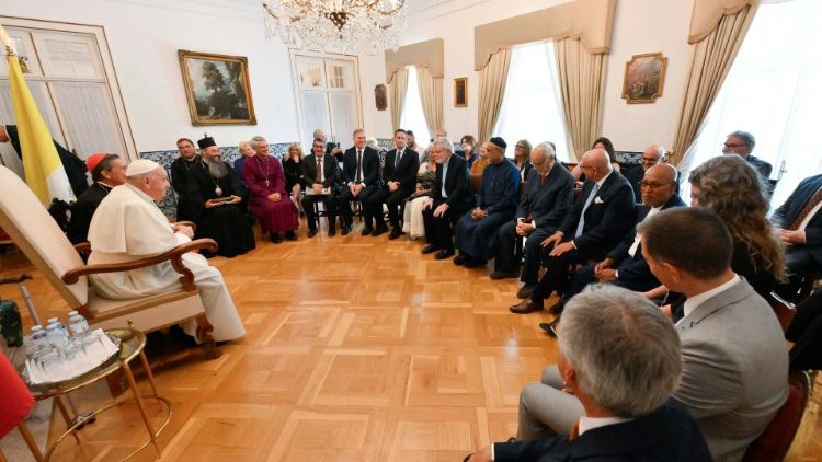 MAP Francis meets with an ecumenical delegation