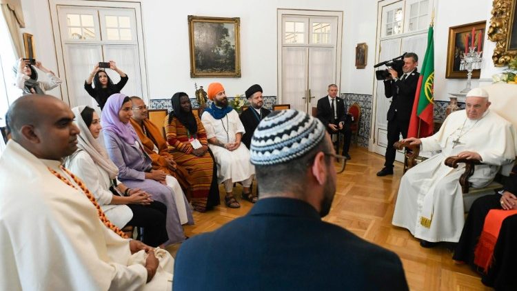 Incontro di Papa Francesco in Nunziatura a Lisbona