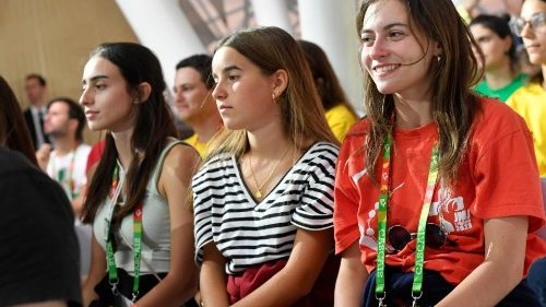El Papa: los jóvenes son la esperanza y la alegría de la Iglesia