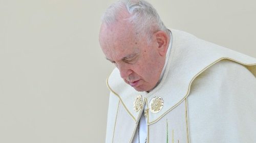 Francesco allAngelus: Ho un sogno dentro: la pace. Grande dolore per l'Ucraina