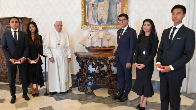 MAP Francis with President Andry Rajoelina of Madagascar (center-right)