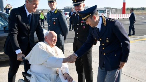 Francisco inicia su 43º Viaje Apostólico a Mongolia