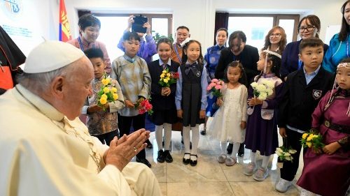 Primera jornada de Francisco en Mongolia, una acogida sobria pero muy sentida 