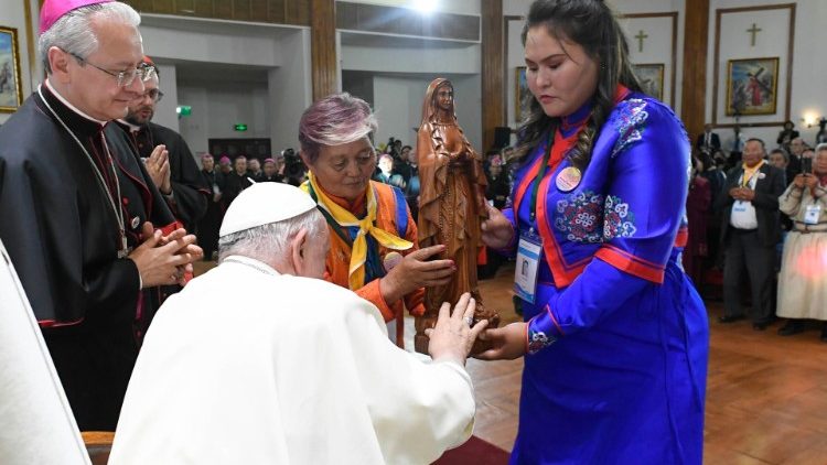 Papa Francesco e Rufina Chamingerel, operatore pastorale