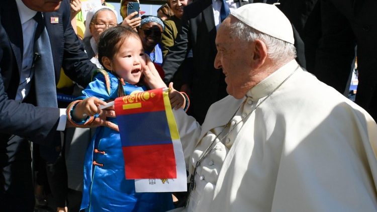 El cariño del pueblo mongol en la despedida de Francisco