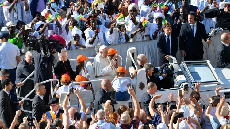 Fedeli e pellegrini all'udienza generale di questo mercoledì