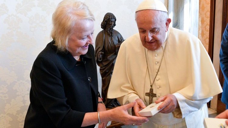 Papa Francesco incontra il 9 luglio scorso Jan Beagle, Direttore Generale dell'Organizzazione Internazionale del Diritto per lo Sviluppo (IDLO) 