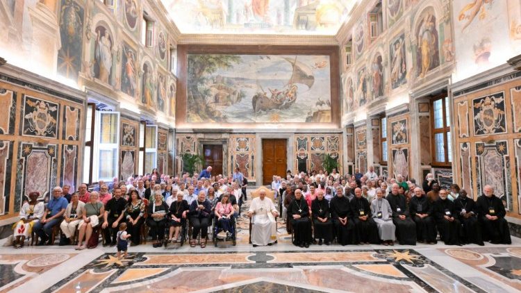 La foto di gruppo con gli oblati benedettini