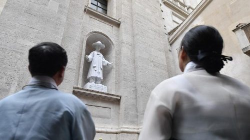 Corea, benedetta in una nicchia di San Pietro la statua del martire Sant'Andrea Kim
