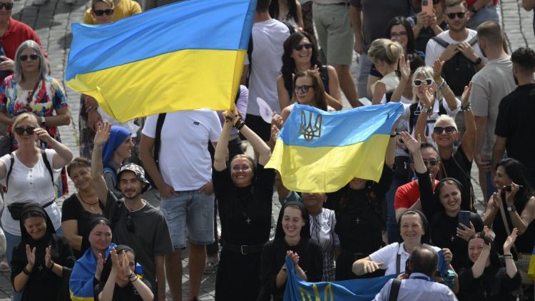 Ukrainian flags at MAP Francis' Angelus address in the Vatican
