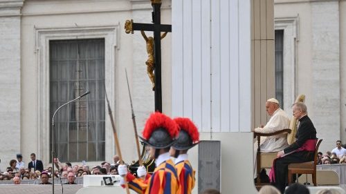 El Papa: Basta de asfixiar a África, no es una tierra para explotar ni saquear