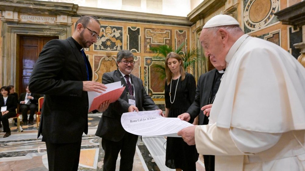 Il Papa durante l'udienza ai partecipanti all'incontro a Roma tra i rettori delle Universit dell'America Latina