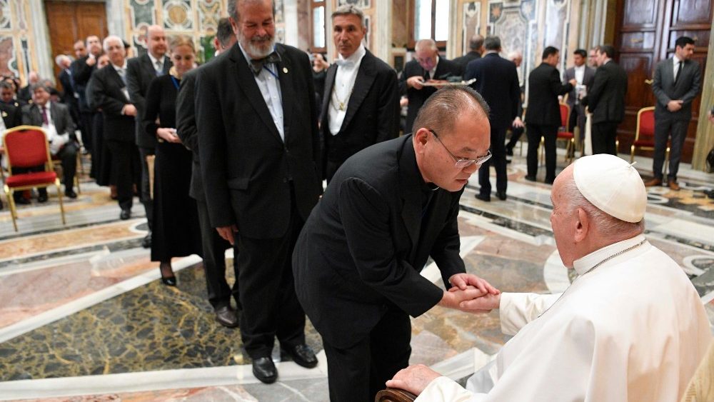 Il Papa durante l'udienza ai partecipanti all'incontro a Roma tra i rettori delle Universit dell'America Latina
