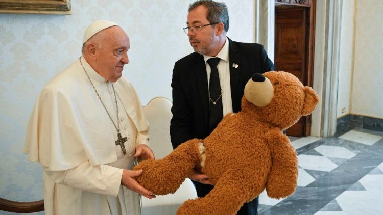Andrii Yurash, ambasciatore di Ucraina presso la Santa Sede, in udienza dal Papa 