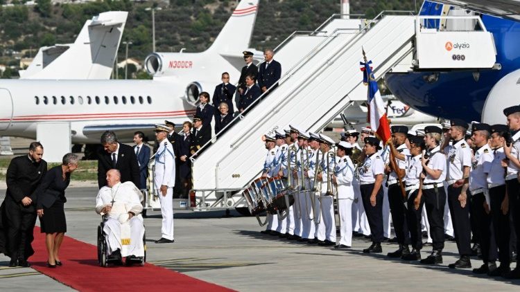 La acogida oficial en el aeropuerto de Marsella