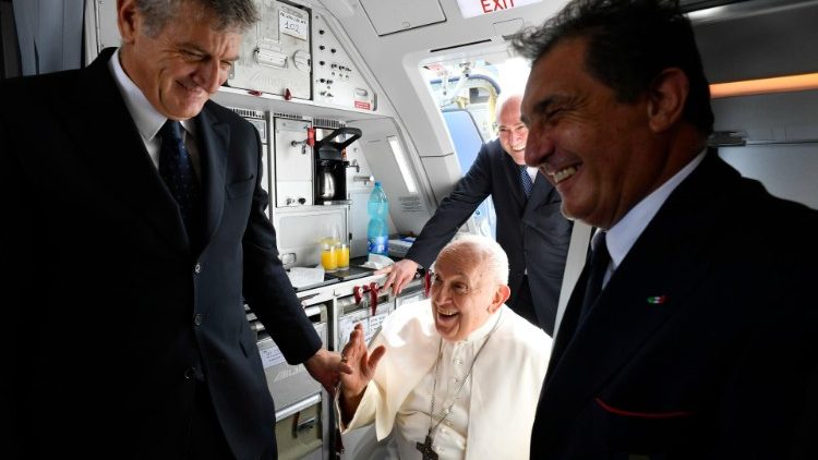 MAP Francis departs Rome for Marseille
