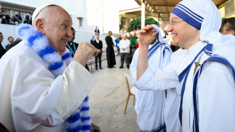 MAP Francis laughs with a Missionary of Charity