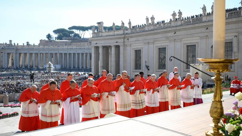 MAP Francis presides at Consistory
