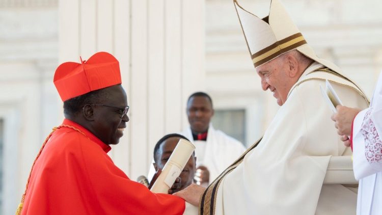 Cardinal Mulla greets MAP Francis