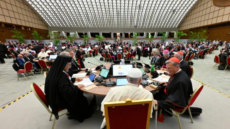 Trabajos del Sínodo en el Aula Paulo VI 