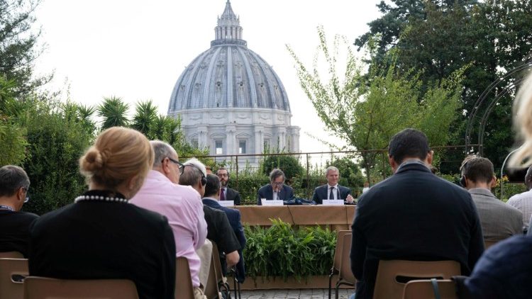 La. conferenza stampa di presentazione della Laudate Deum