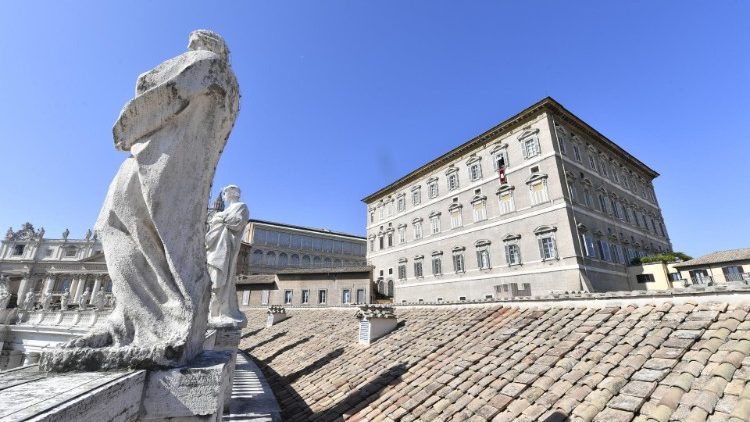 Il palazzo apostolico e la finestra dalla quale il Papa si affaccia per l'Angelus