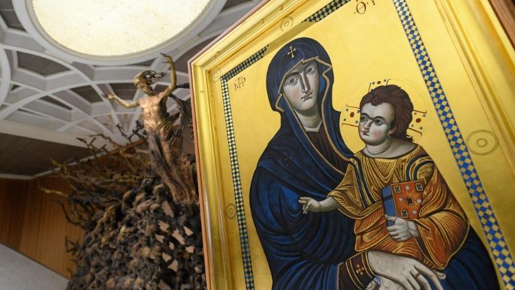 Una immagine della Madonna in Aula Paolo VI