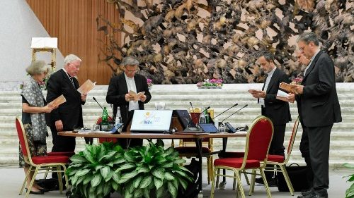 La supplica di pace al Sinodo: fa che lumanità formi una sola famiglia senza guerre