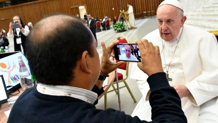 Urquidi, uno de los participantes del Դǻ digital, invit a so?ar juntos que algn da todas las dicesis tengan sus equipos de misioneros digitales enviados por sus obispos y que el ministerio de la escucha digital para encontrar el hermano que sufre sea parte normal de la vida de la Iglesia. 