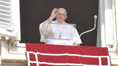Francisco: El tiempo dedicado a Dios libera, alivia, nos salva del mal y la soledad
