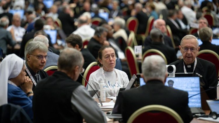 Un'immagine dei lavori sinodali in corso in Vaticano