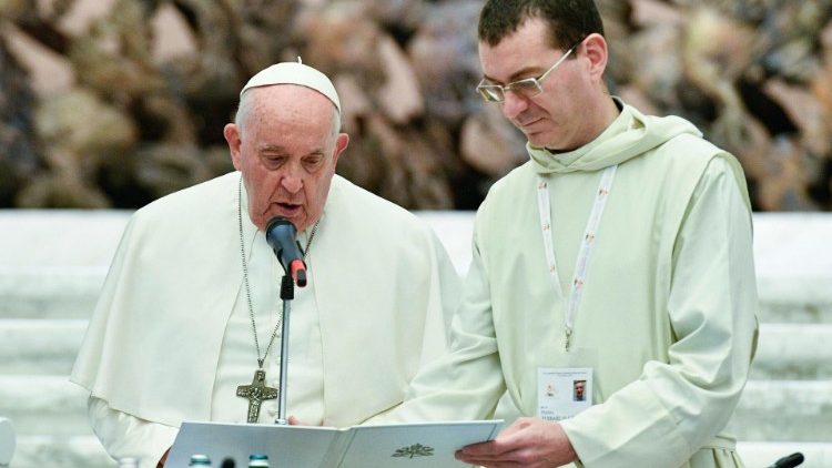 Papa Francesco in Aula Paolo VI apre la XVIII Congregazione generale del Sinodo 