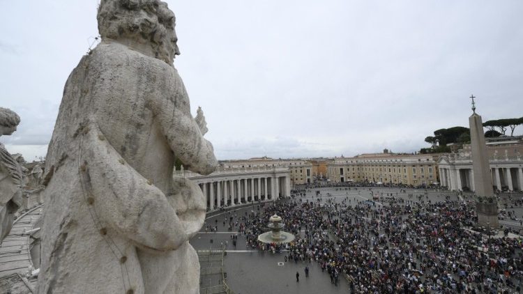 St Peter's Sqaure before the Angelus on Wednesday