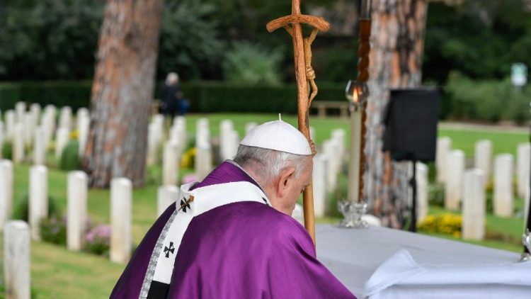 Il Papa durante la Messa