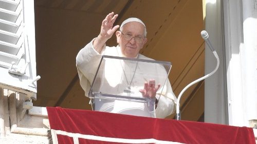 Francesco: i cristiani credibili fanno quello che dicono, e curano la vita interiore