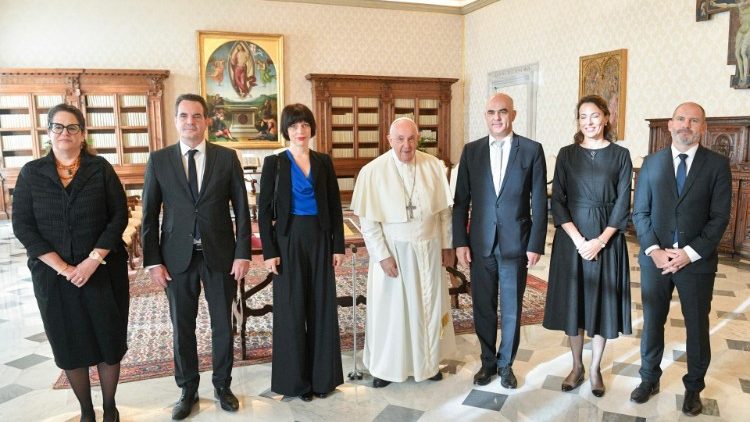 El presidente de la Confederación Suiza y séquito