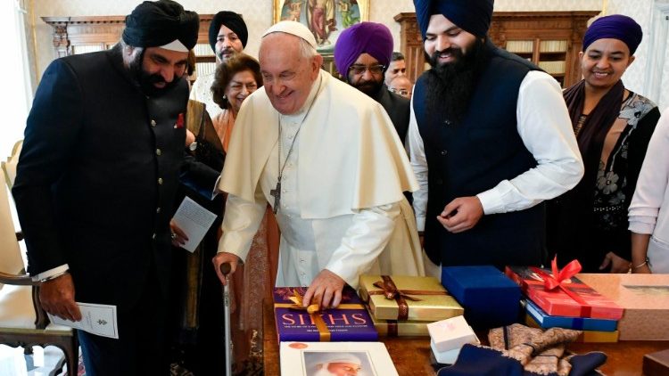 MAP Francis receives members of the Sikh Delegation from Guru Nanak Darbar Dubai, United Arab Emirates