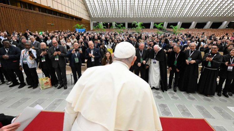 Papa Francesco durante l'udienza ai partecipanti all'Incontro Internazionale per i Rettori e gli Operatori dei Santuari