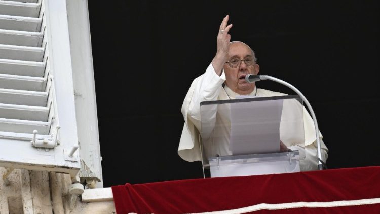 Francisco: "¡Las armas se detengan, no traerán nunca la paz. Basta!"
