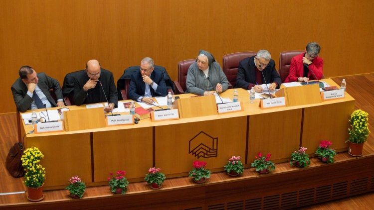 La sessione pomeridiana del 14 novembre del Convegno "Dimensione comunitaria della santit"