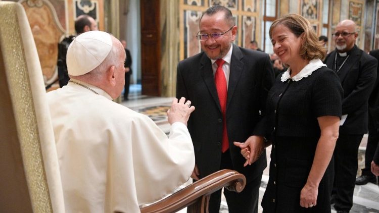 MAP Francis receives National Association of Hispanic Priests in Vatican