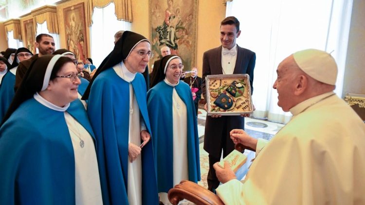 Alcune monache concezioniste con Papa Francesco